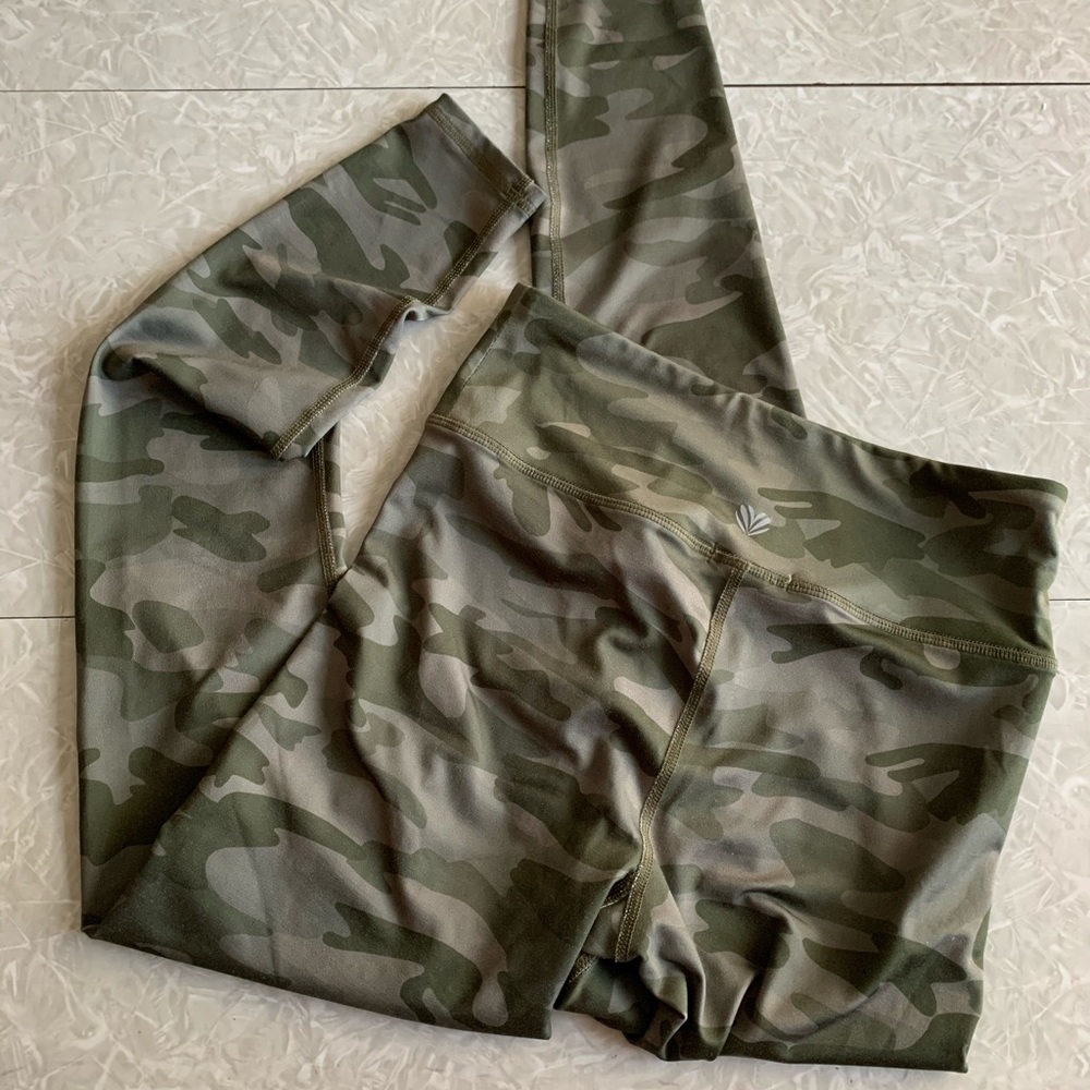 Camo print athletic legging